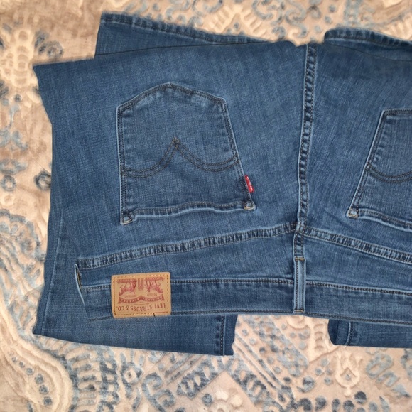 Levi’s women’s plus jeans - Picture 3 of 3